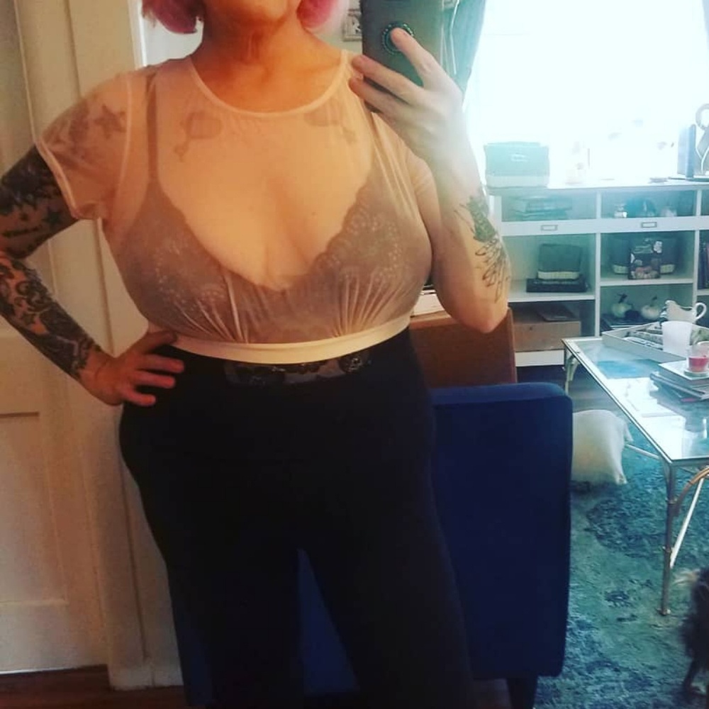 Torrid mesh crop top in peach!